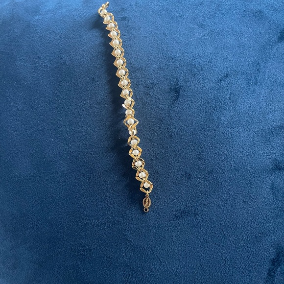 Napier Vintage Bracelet Beautiful 7”L likeNew can wear for any gold with pearls - Picture 3 of 3